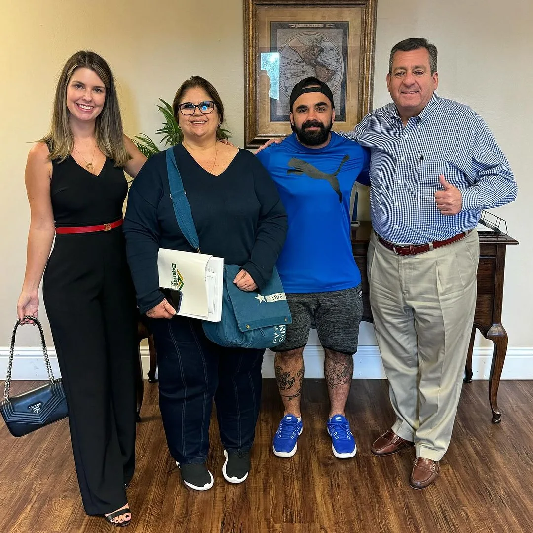 Jen Dantas com clientes em Orlando (3)