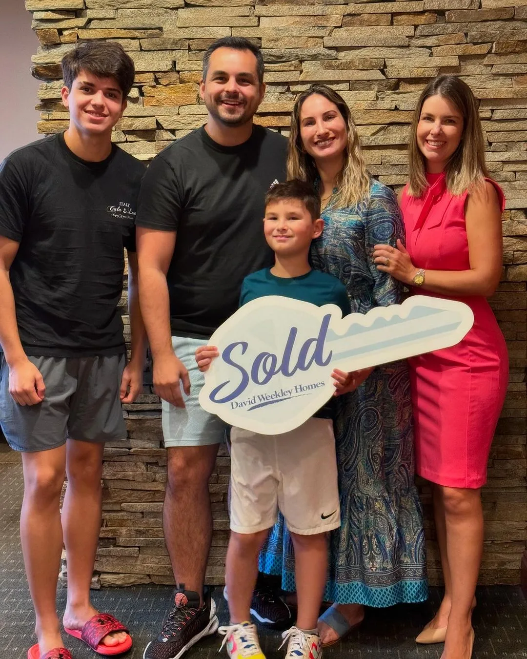 Jen Dantas com clientes em Orlando (1)