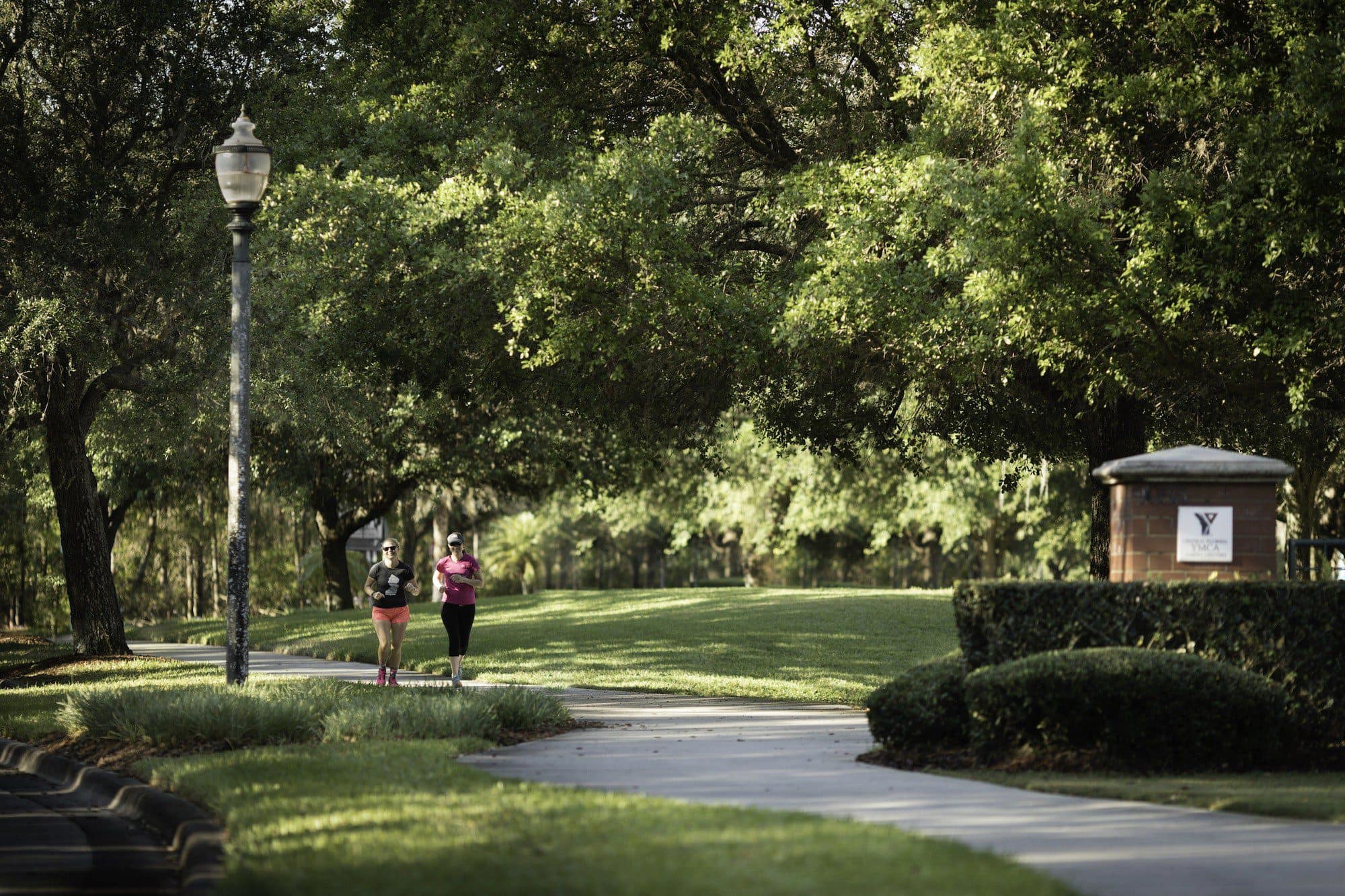 Trails e ambiente urbano em Lake Nona