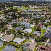 O custo da hesitação: Porque 2026 não perdoará quem confundiu prudência com paralisia.