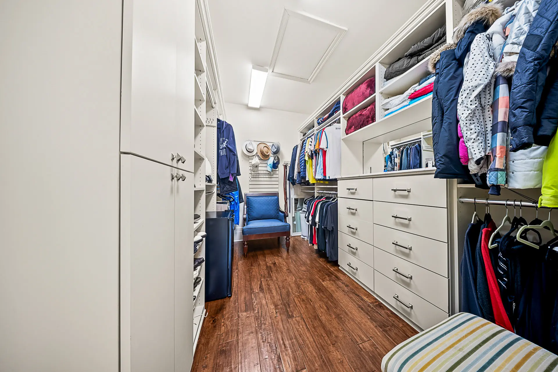 Nem toda casa de luxo em Orlando é igual 38 - Jen Dantas Closet do imóvel