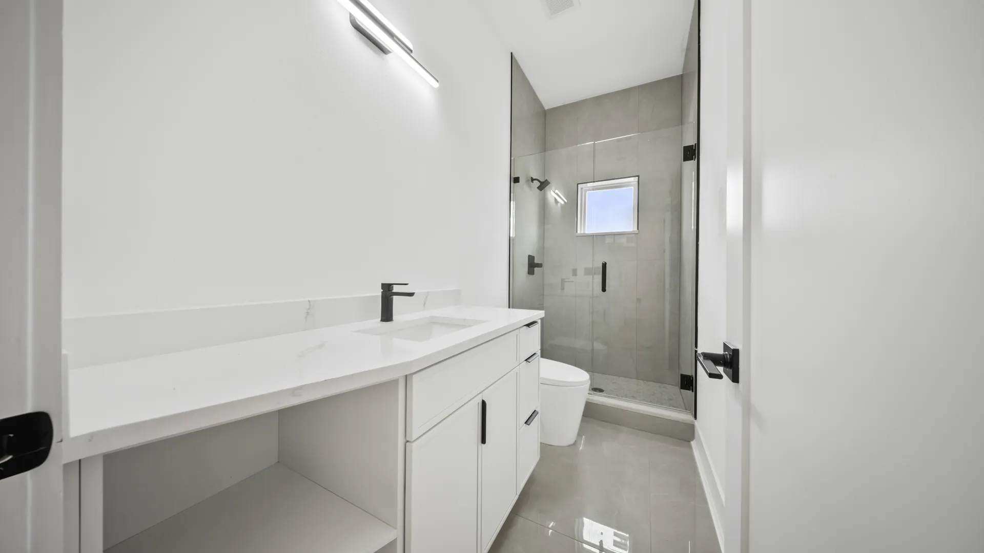 O DOMÍNIO SOBRE AS ÁGUAS (156 Caladium Ave) 71 - Jen Dantas Banheiro (ângulo 2 alternativo) — 156 Caladium Ave