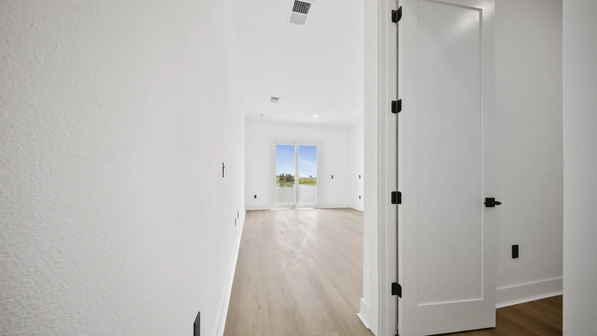 O DOMÍNIO SOBRE AS ÁGUAS (156 Caladium Ave) 90 - Jen Dantas Corredor interno do segundo andar (ângulo 2) — 156 Caladium Ave